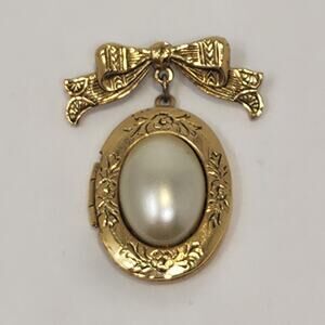 Gold Tone Embossed Photo Locket Brooch Pin Bow Faux Pearl Cabochon Sweet Gift